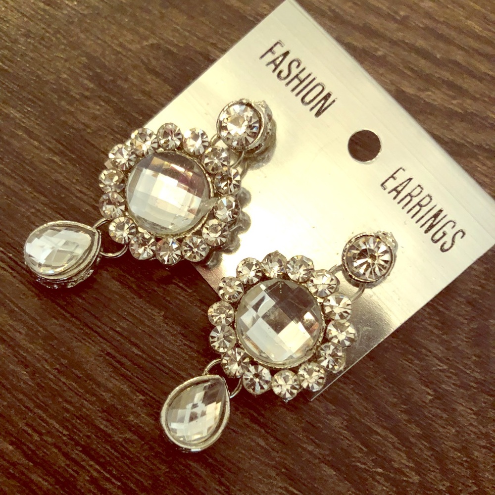 Stunning teardrop earrings